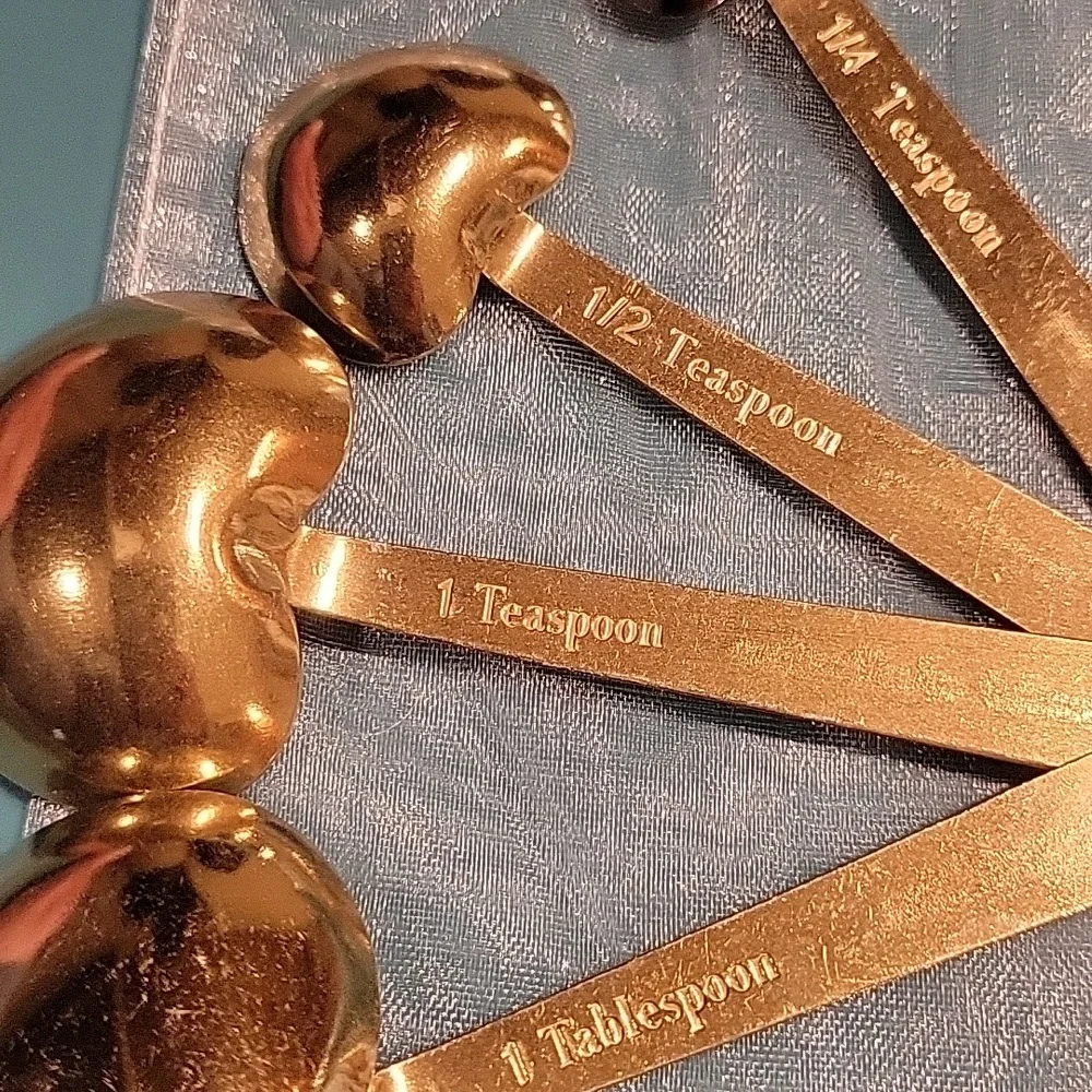 NWOT Heart Shaped Measuring Spoons - Gold-Colored